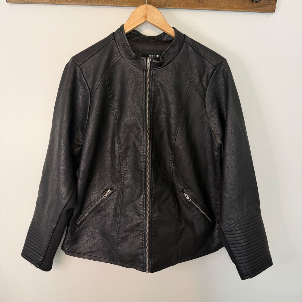 Torrid Black Faux Leather Moto Jacket Ribbed Knit Panels Size 3 11943767